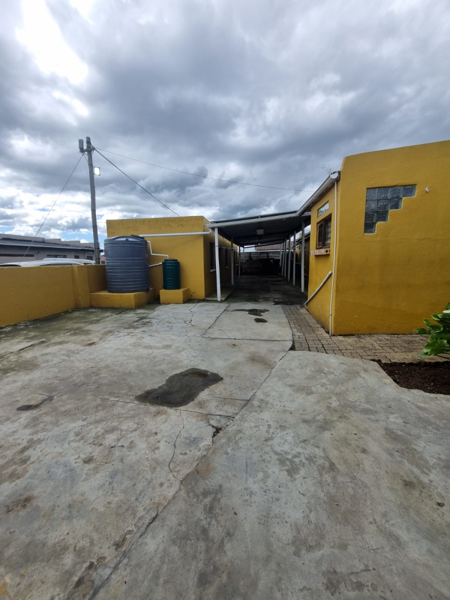 4 Bedroom Property for Sale in Kwa Nobuhle Eastern Cape